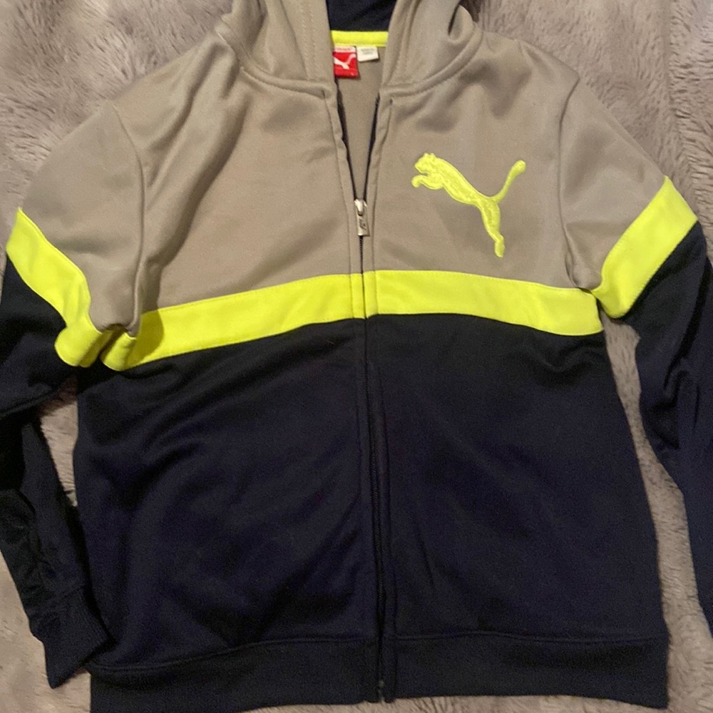 Boys size 6 puma zip up hoodie